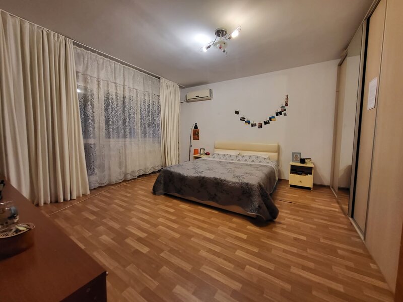 Secuilor 11 A, Bl. B7, Berceni.
