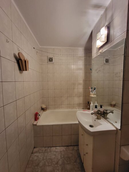 Secuilor 11 A, Bl. B7, Berceni.